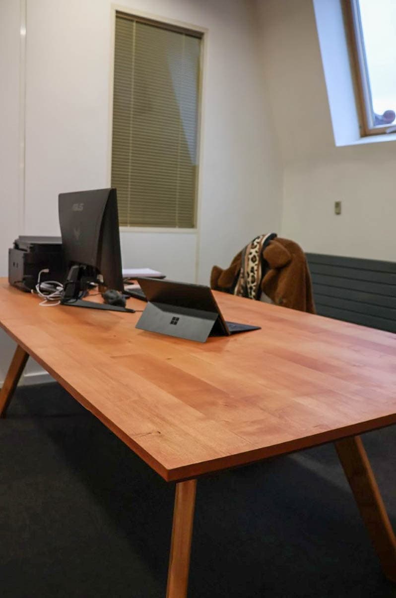 Bureau en érable – Menuiserie intérieure sur mesure par Mokuton Menuiserie, image 6