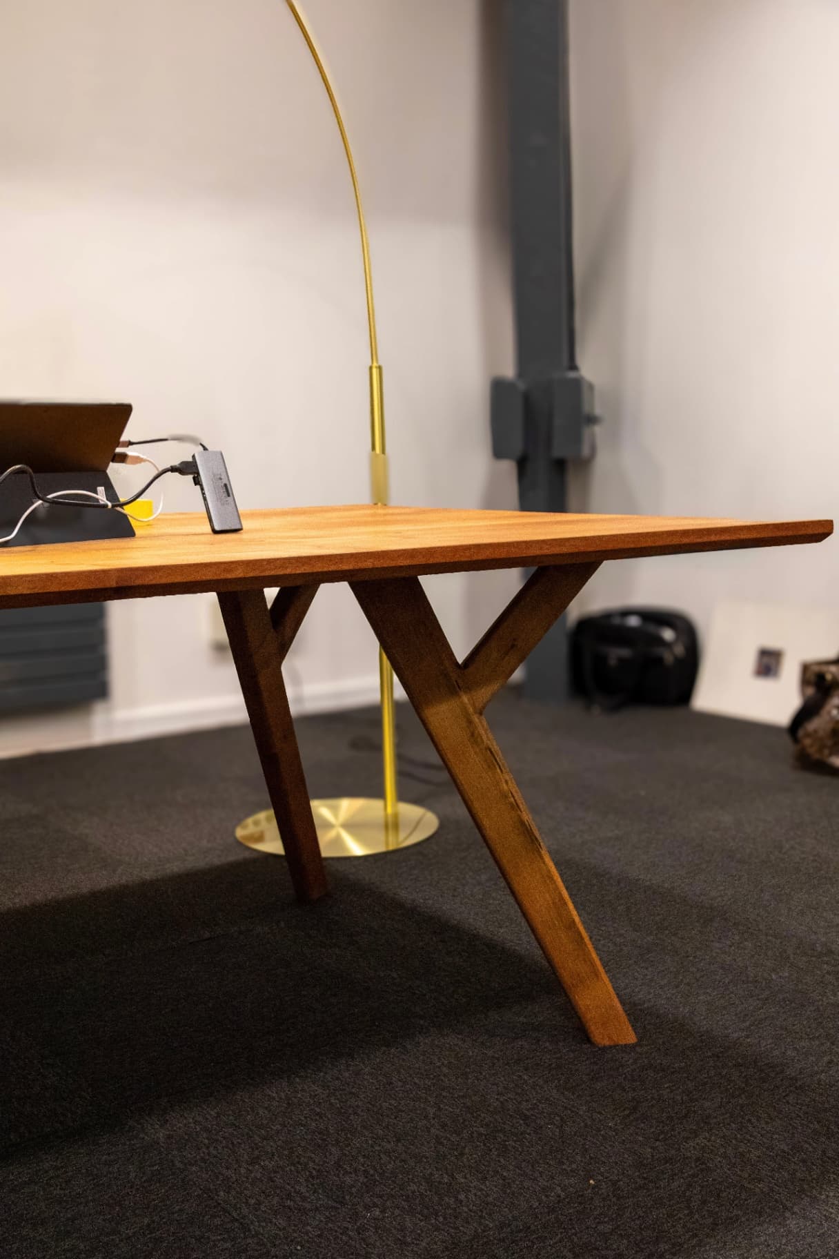Bureau en érable – Menuiserie intérieure sur mesure par Mokuton Menuiserie, image 2