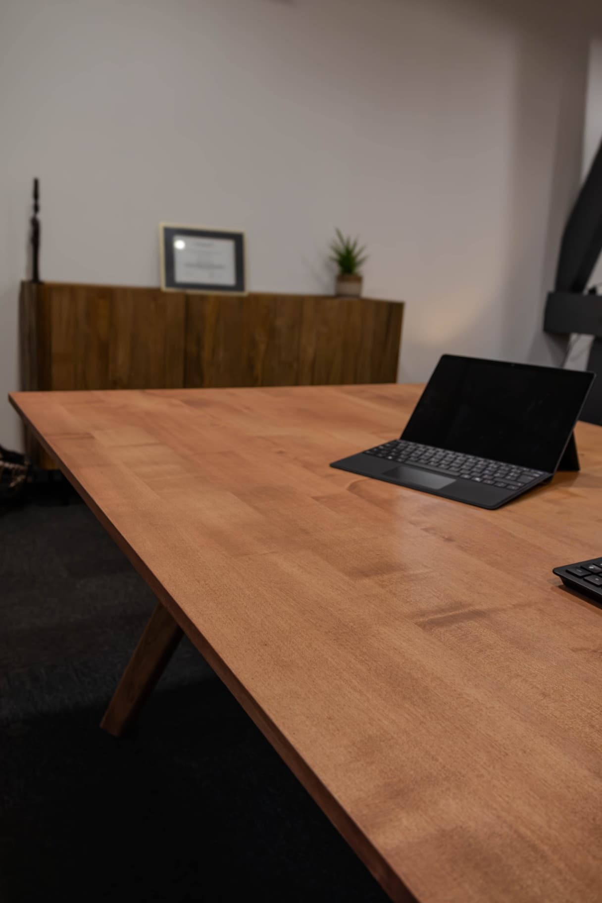 Bureau en érable – Menuiserie intérieure sur mesure par Mokuton Menuiserie, image 4