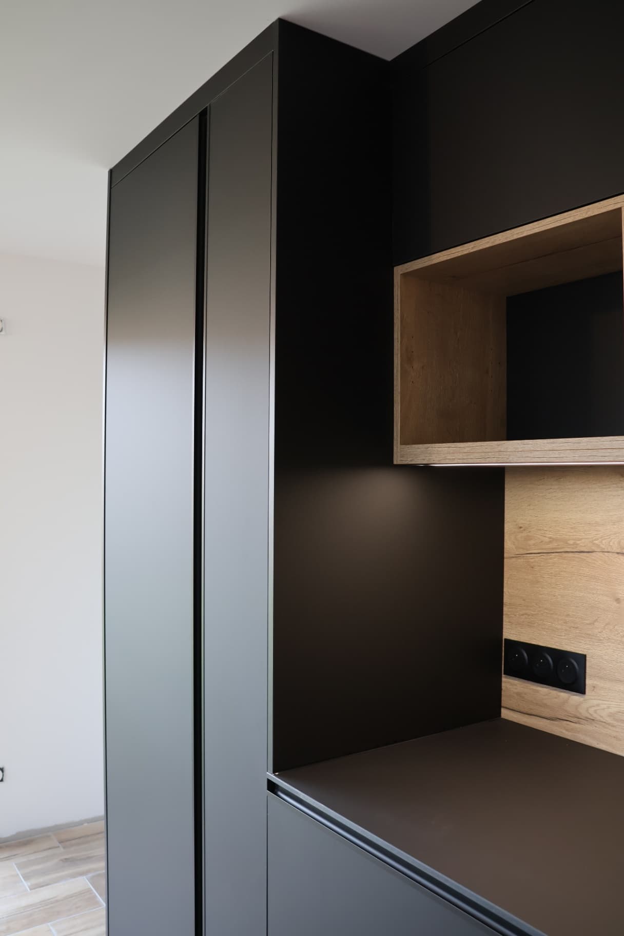 Cuisine moderne sur mesure – Agencement sur mesure par Mokuton Menuiserie, image 6