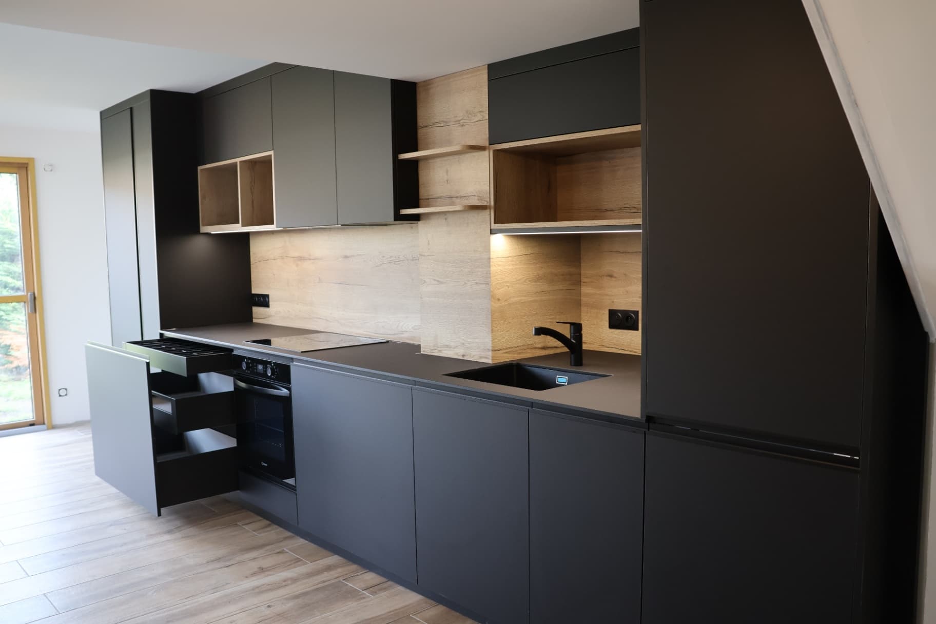 Cuisine moderne sur mesure – Agencement sur mesure par Mokuton Menuiserie, image 12