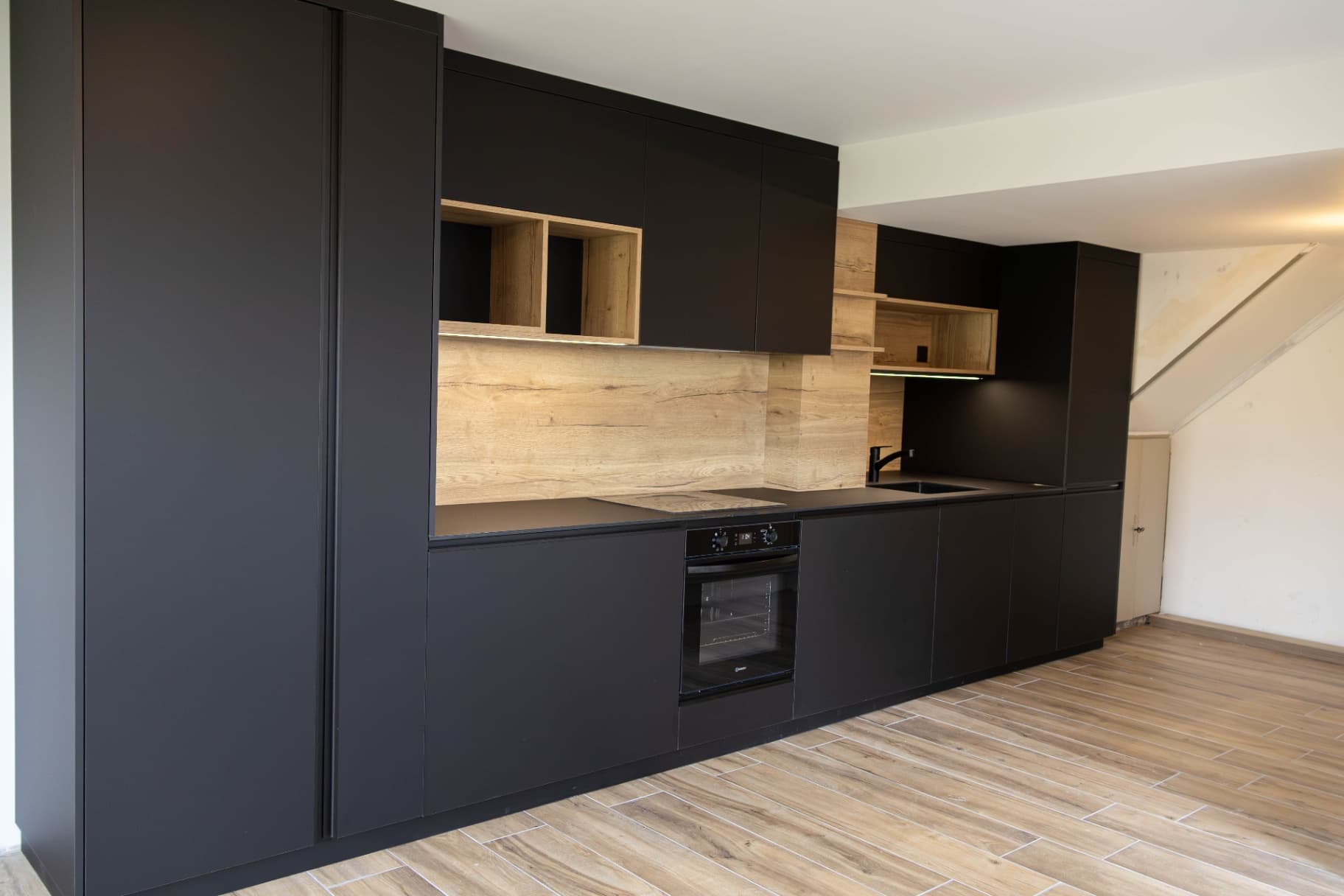 Cuisine moderne sur mesure – Agencement sur mesure par Mokuton Menuiserie, image 9
